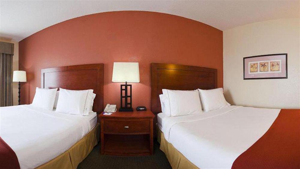 Holiday Inn Express Hotel & Suites Bedford By Ihg מראה חיצוני תמונה