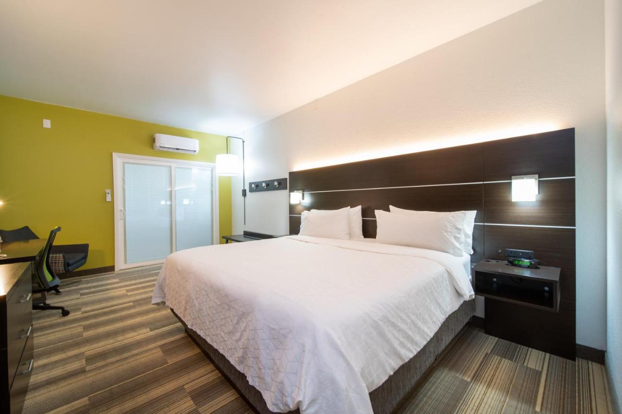 Holiday Inn Express Hotel & Suites Bedford By Ihg מראה חיצוני תמונה