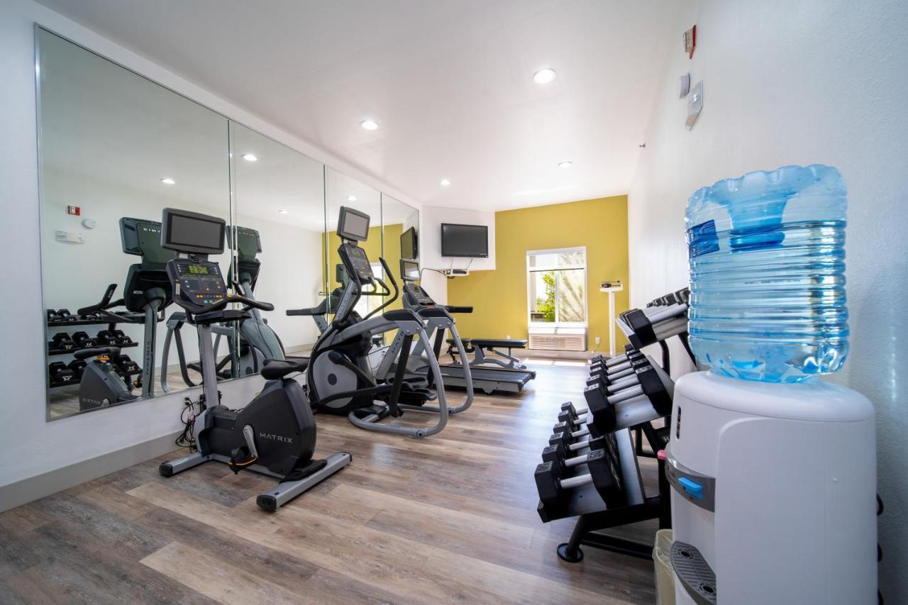 Holiday Inn Express Hotel & Suites Bedford By Ihg מראה חיצוני תמונה
