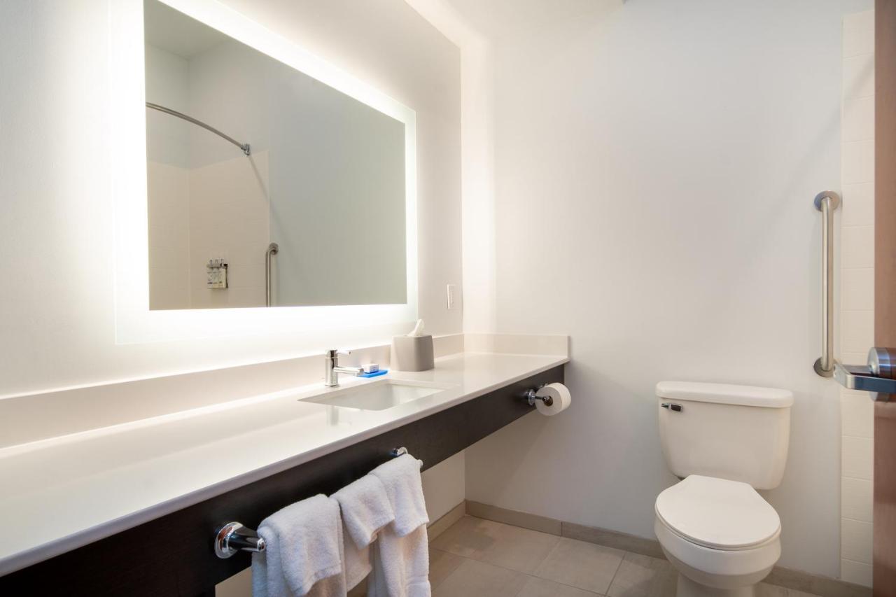 Holiday Inn Express Hotel & Suites Bedford By Ihg מראה חיצוני תמונה