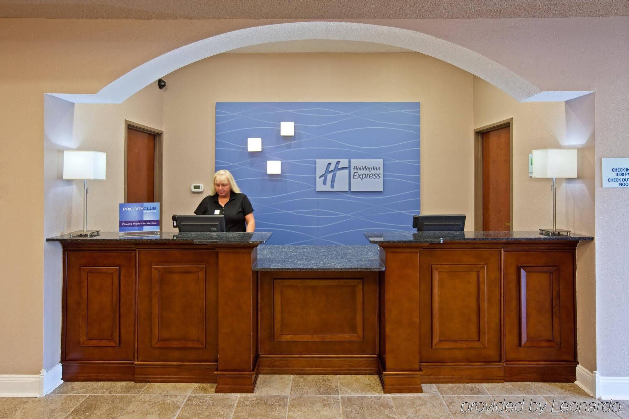 Holiday Inn Express Hotel & Suites Bedford By Ihg מראה חיצוני תמונה